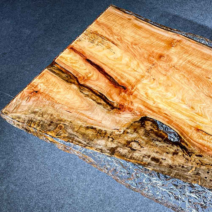 Golden Camphor Ice epoxy resin dining table paired with modern chairs and minimalistic decor.